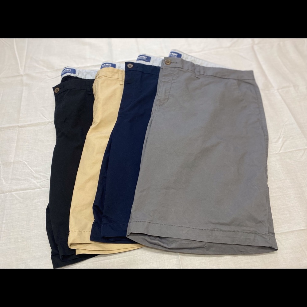 Bundle of 4 Old Navy women’s plus size everyday shorts (20W)
